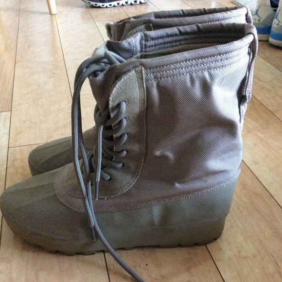 yeezy boost 950 moonrock